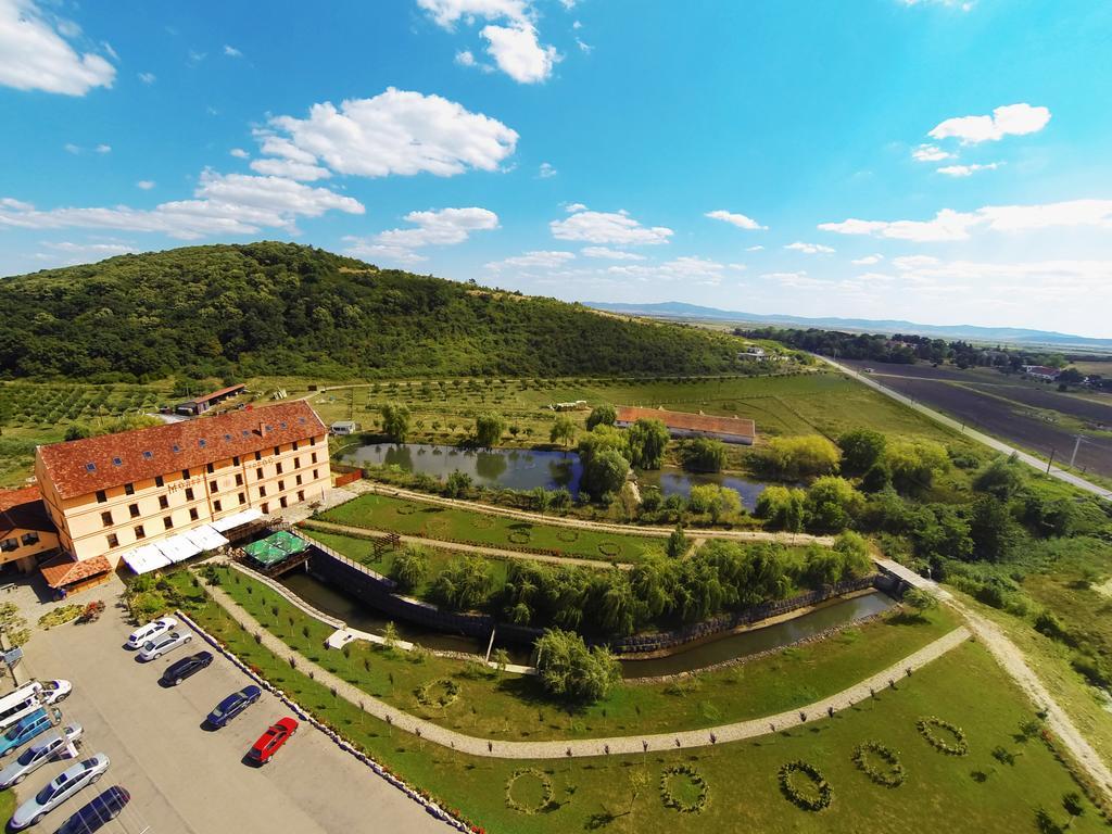 Hanul Moara Cu Noroc Ineu  Exterior foto