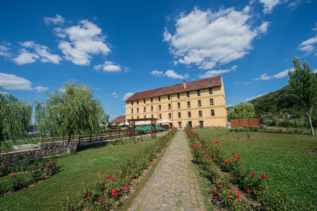 Hanul Moara Cu Noroc Ineu  Exterior foto